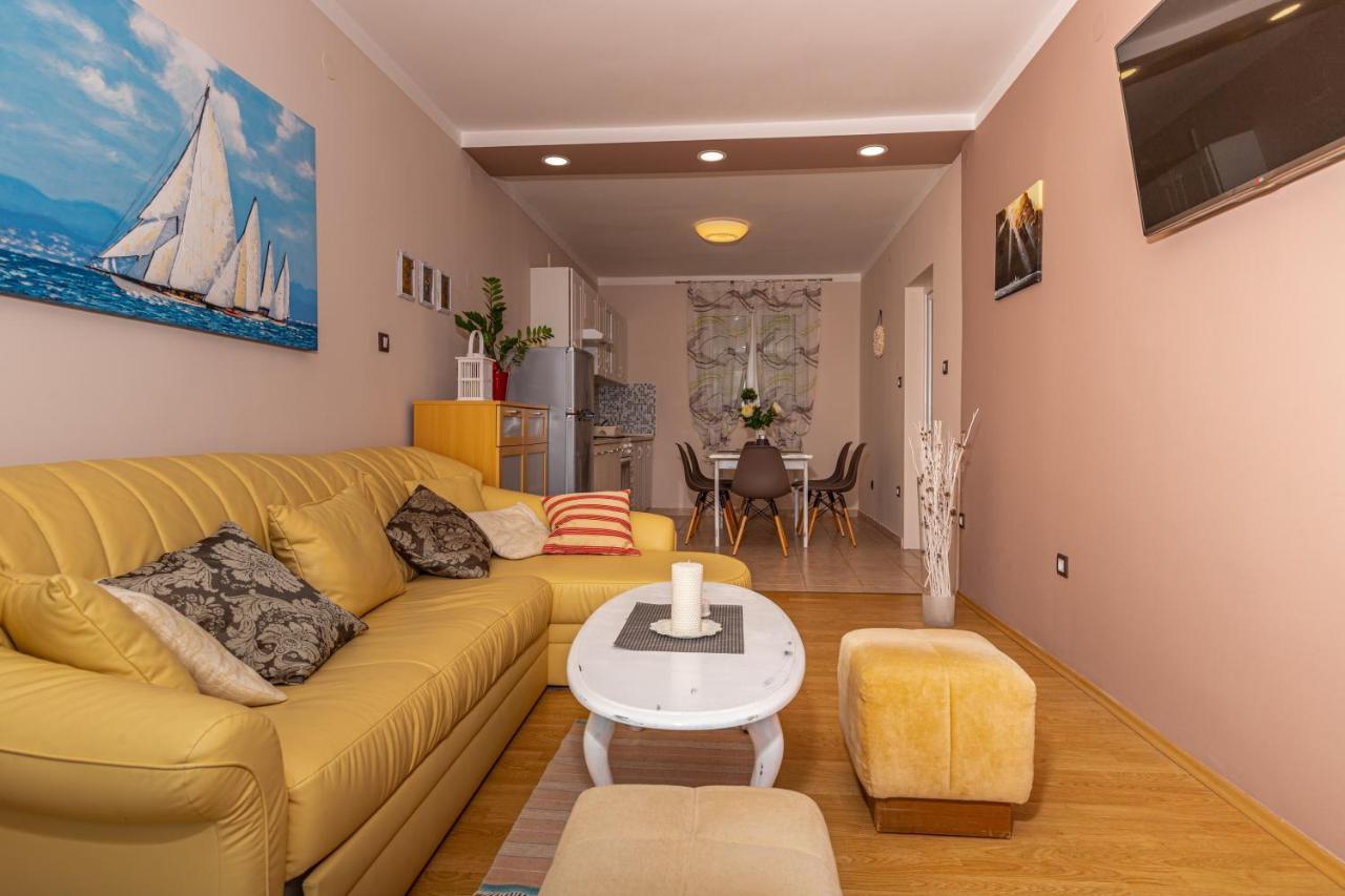 Apartmani Jasminka ドラマリ エクステリア 写真