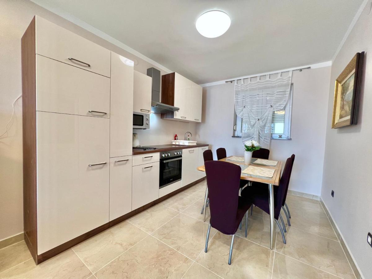 Apartmani Jasminka ドラマリ エクステリア 写真